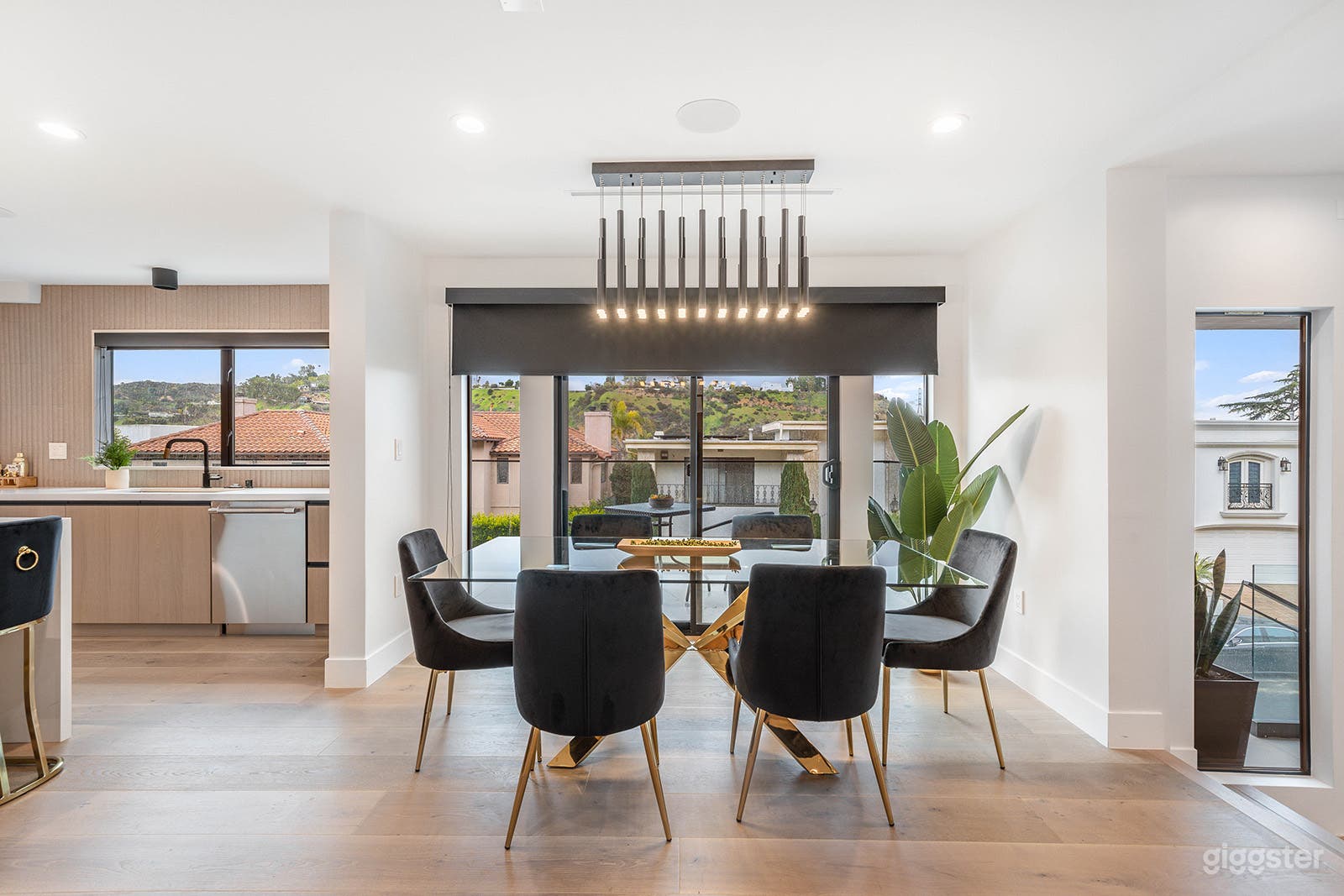 Luxurious Mount Olympus Estate w/ Rooftop Views Photo 4