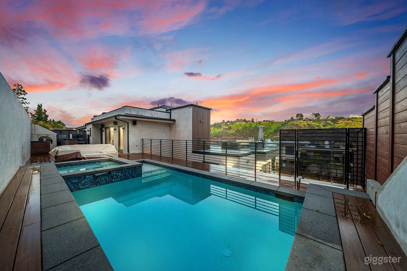 Luxurious Mount Olympus Estate w/ Rooftop Views Photo 1