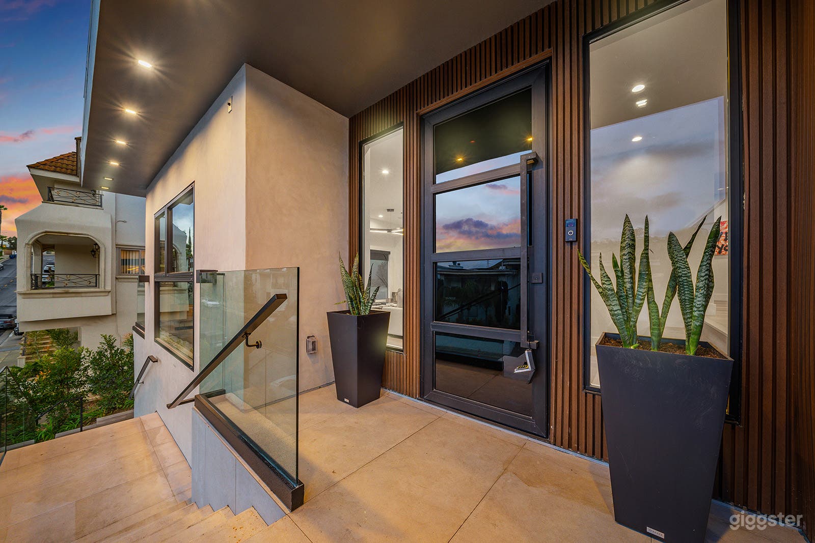 Luxurious Mount Olympus Estate w/ Rooftop Views Photo 3