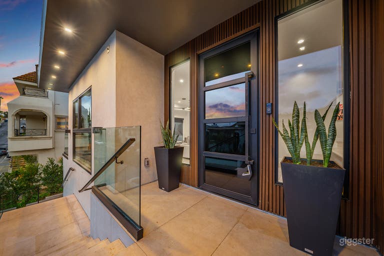  Luxurious Mount Olympus Estate w/ Rooftop Views 