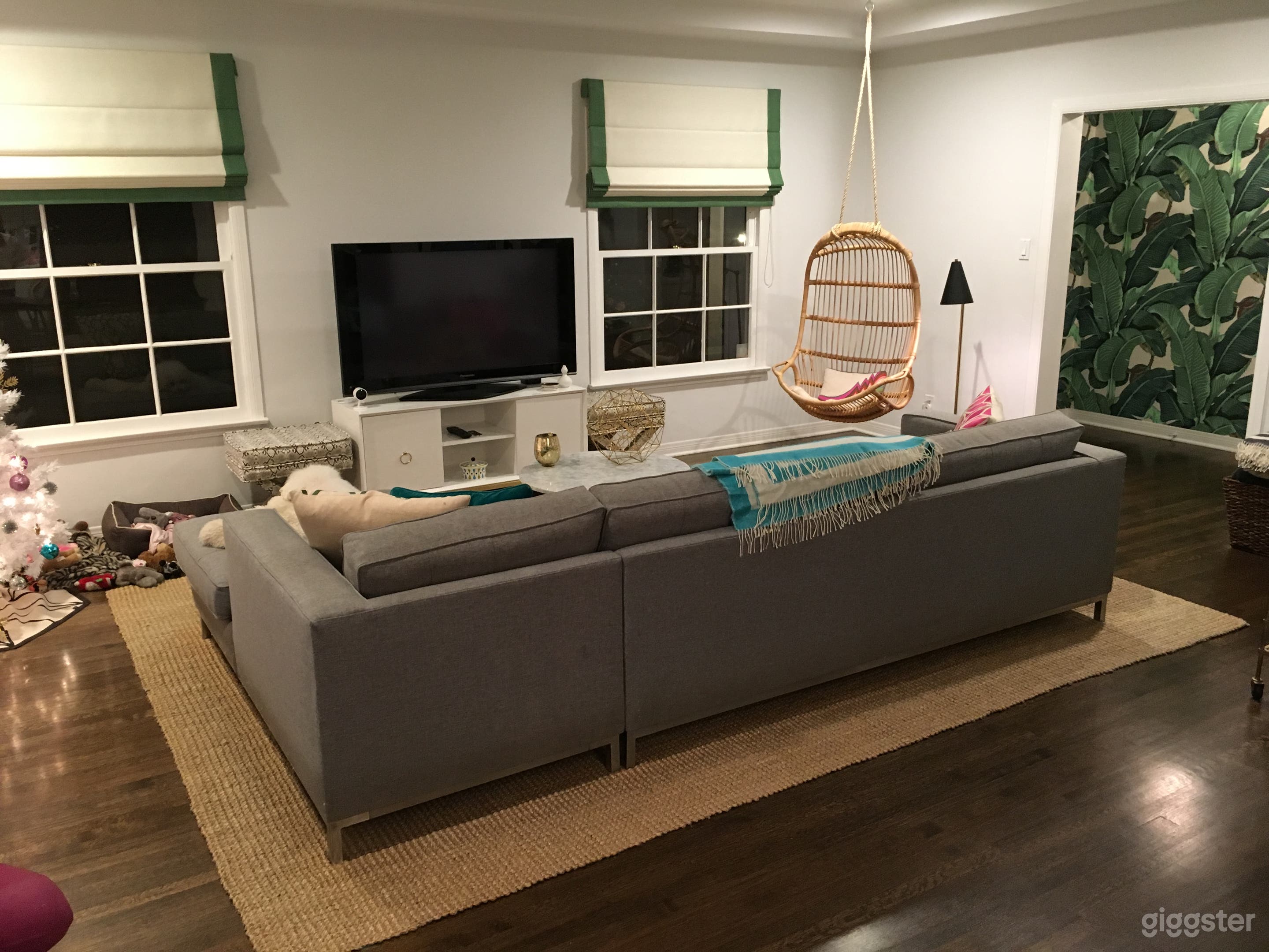 Beautiful remodeled bungalow, idyllic large yard Photo 3