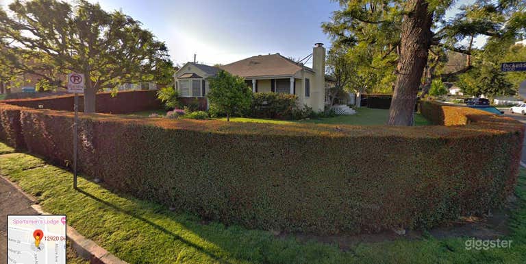  Beautiful remodeled bungalow, idyllic large yard 