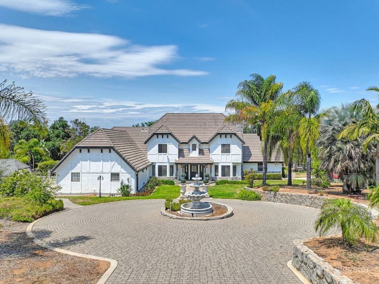  Valley Estate w Pool, Hot Tub, Sports Court 