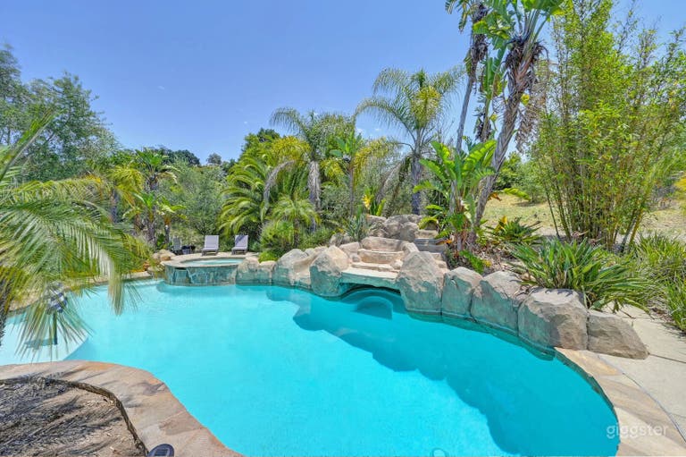  Valley Estate w Pool, Hot Tub, Sports Court 