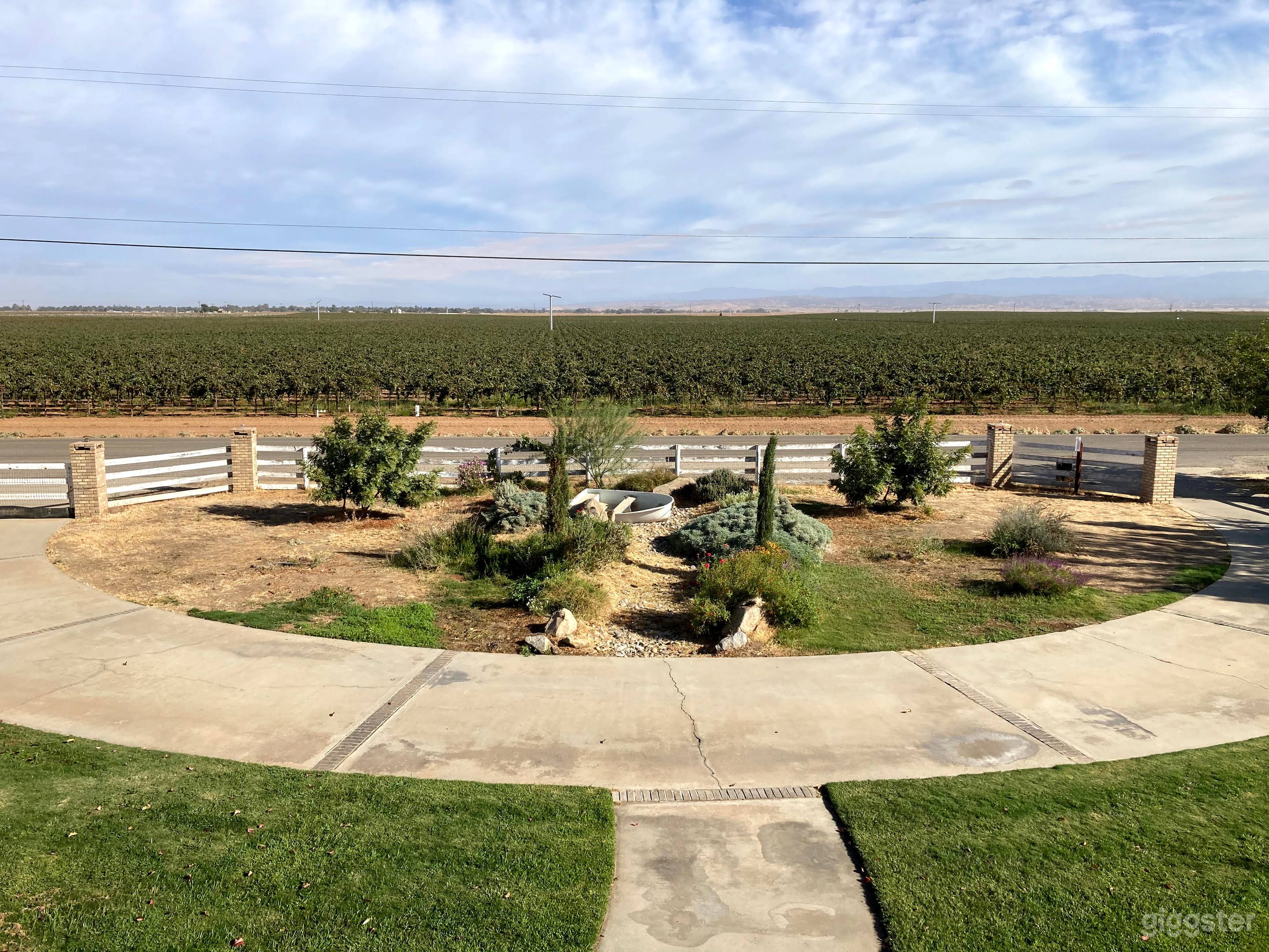 Rustic Outdoor Space in Madera Photo 3