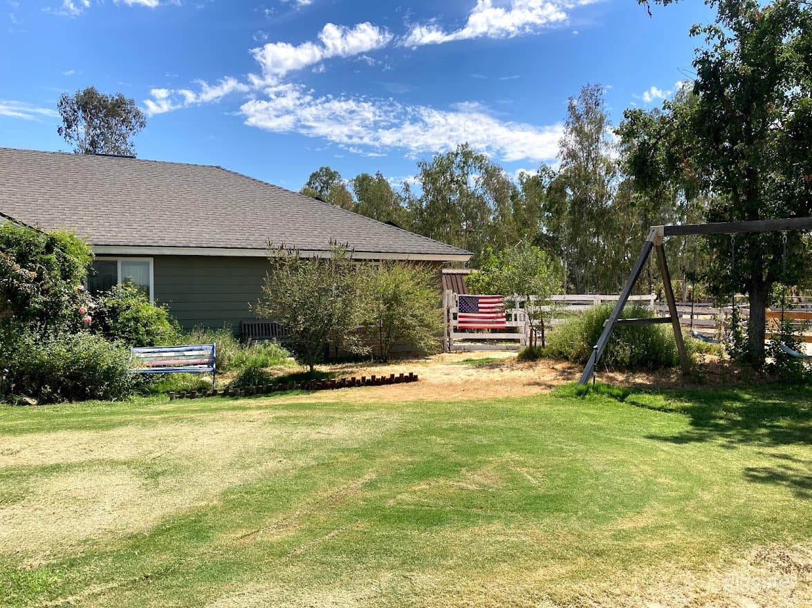 Rustic Outdoor Space in Madera Photo 4