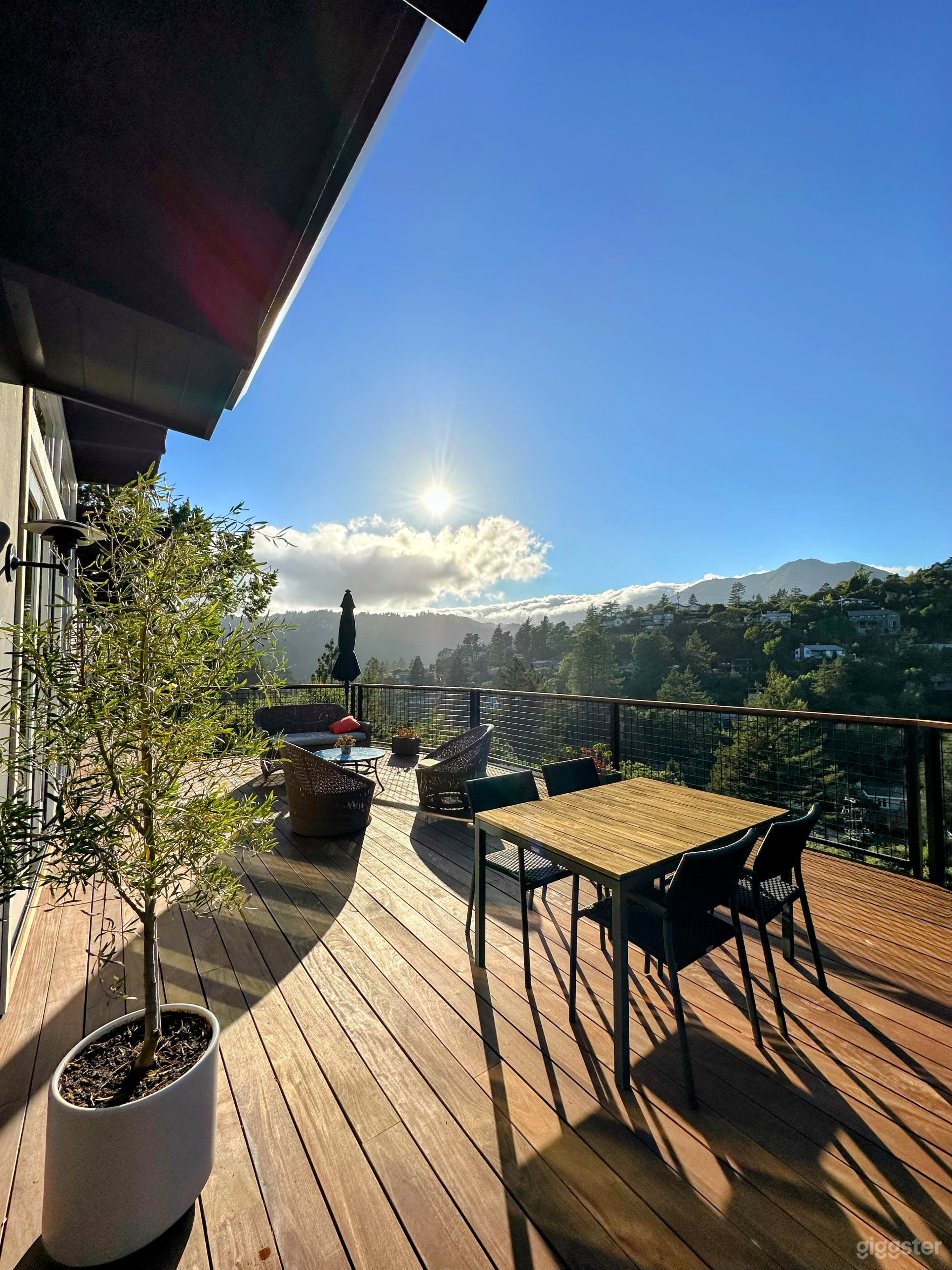 Big deck with Panoramic Views of Mount Tamalpais Photo 4