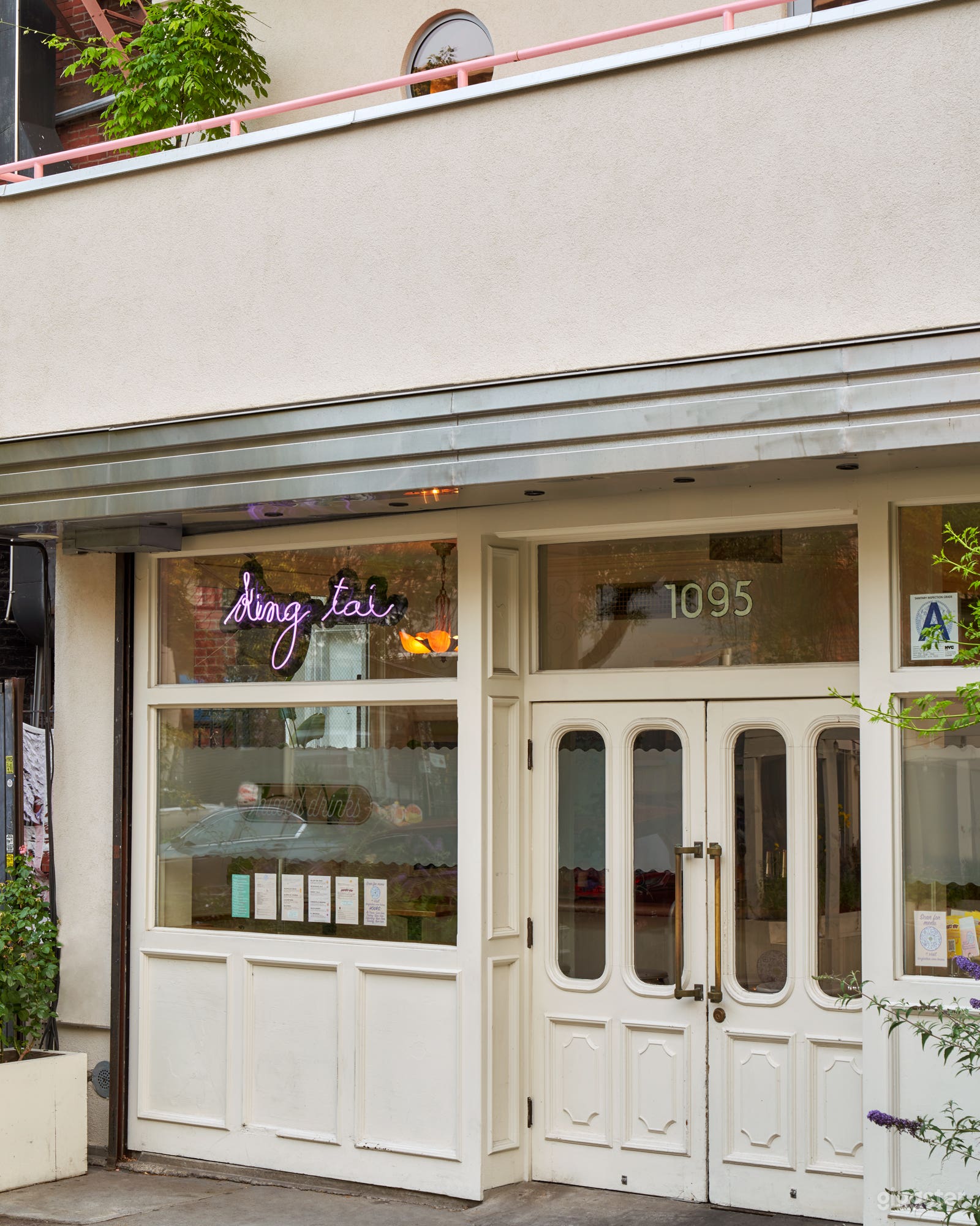 Bright Mid-Century / Art Deco Style Bar Photo 3