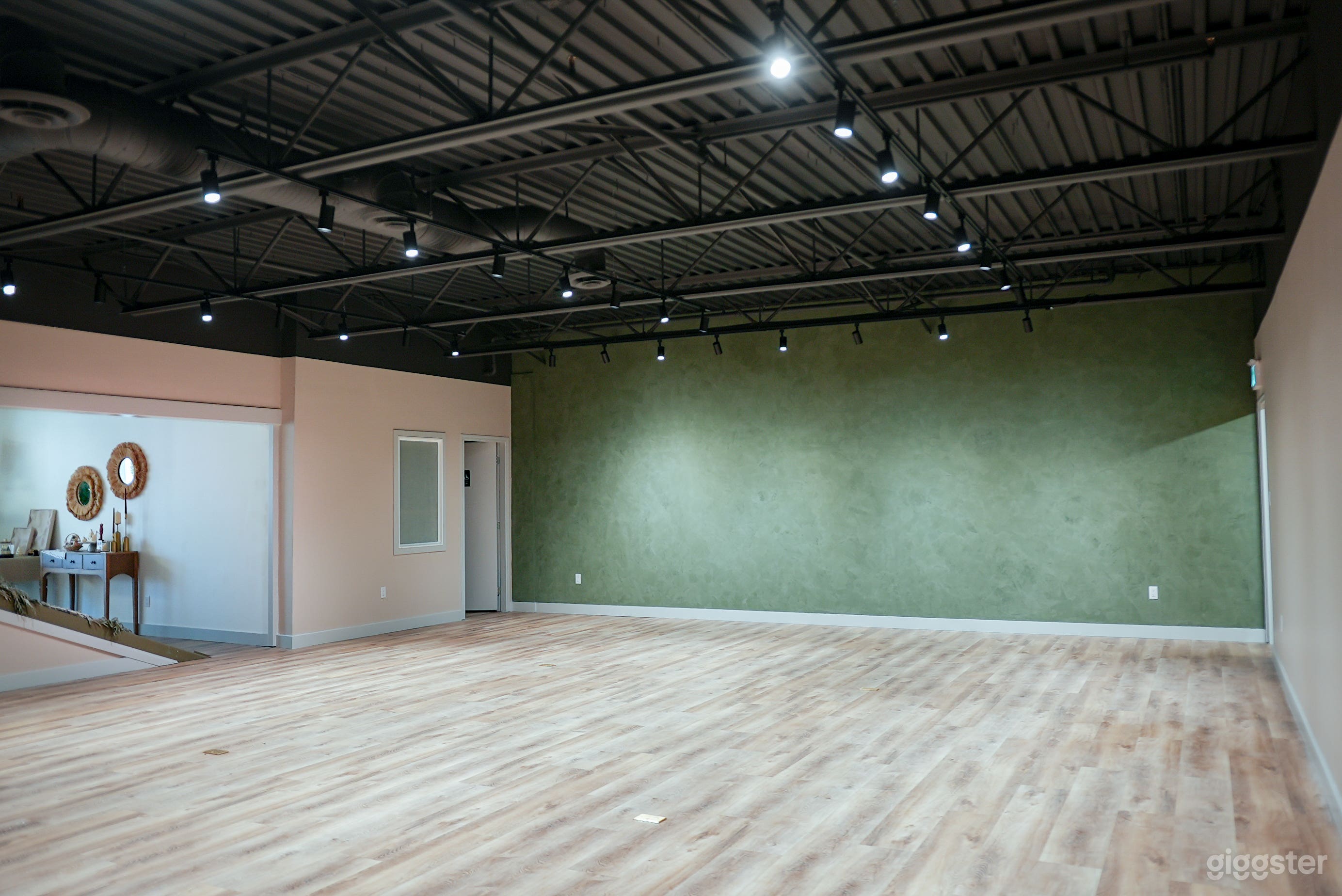 Open-Concept Warehouse Studio in Burnaby with Track Lighting Photo 2