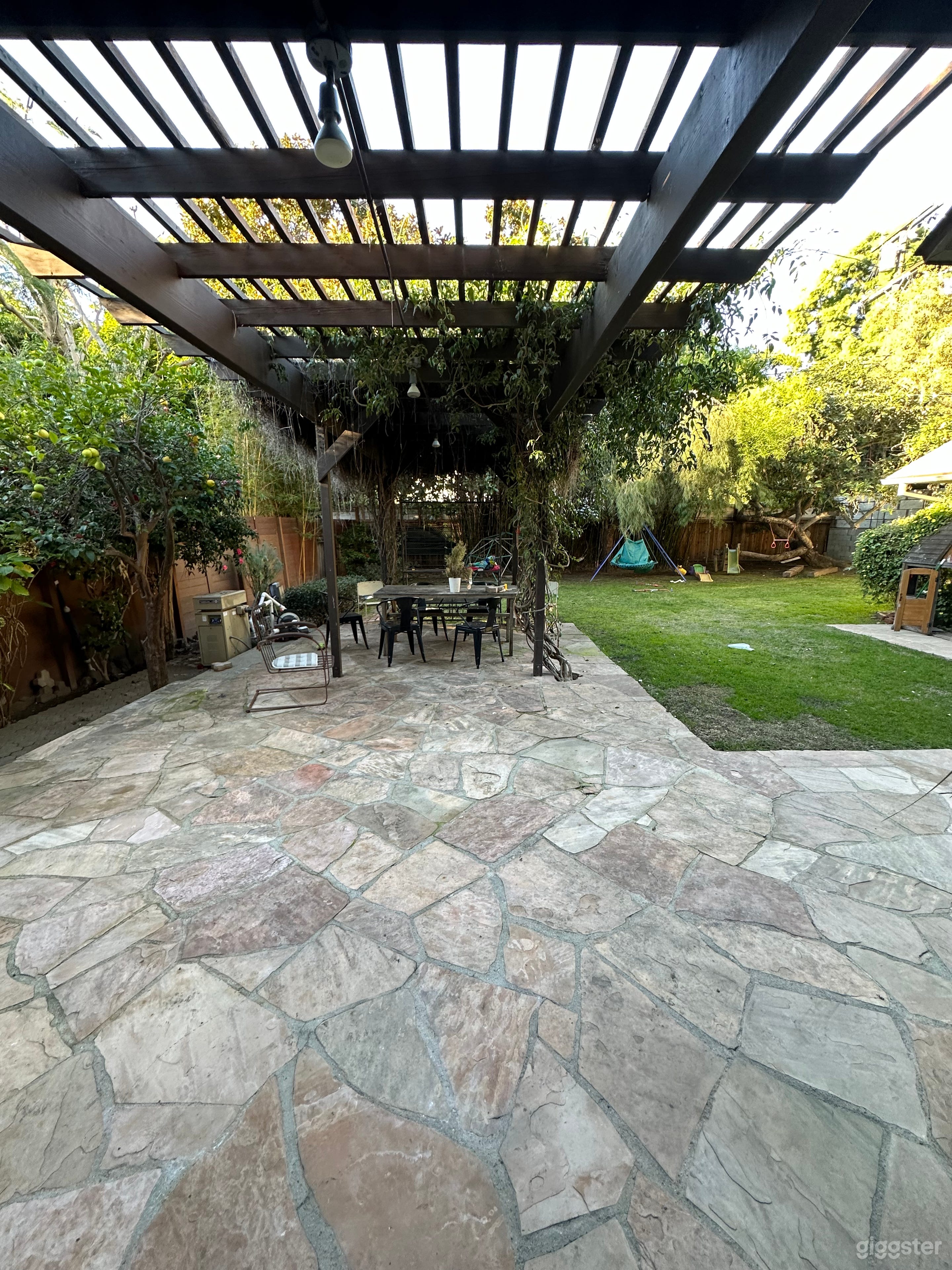 Brentwood Tradition with vintage flair Photo 4