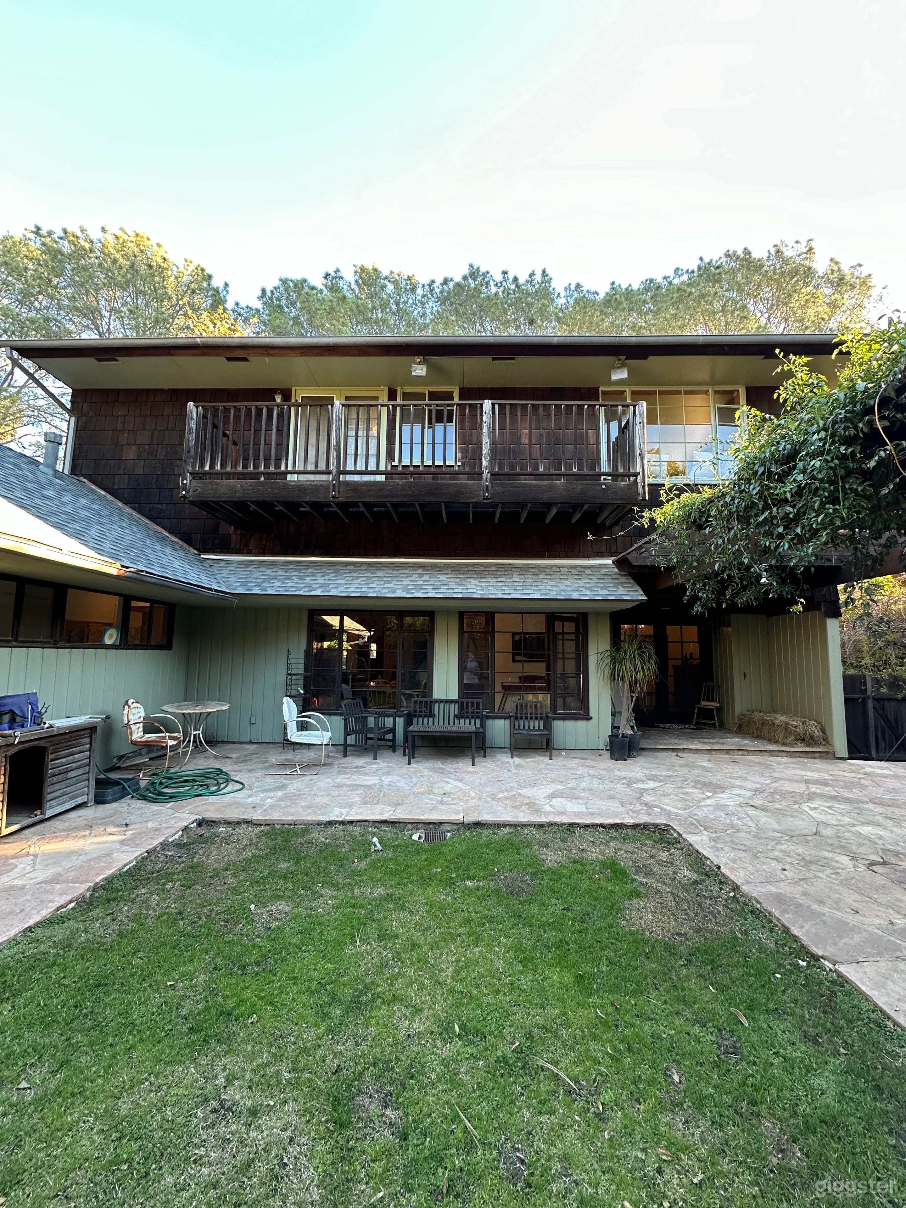 Brentwood Tradition with vintage flair Photo 3