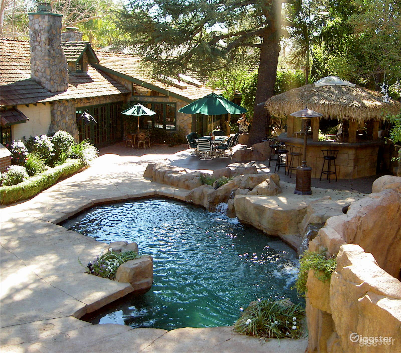Salt water grotto, pool and jacuzzi  Photo 3
