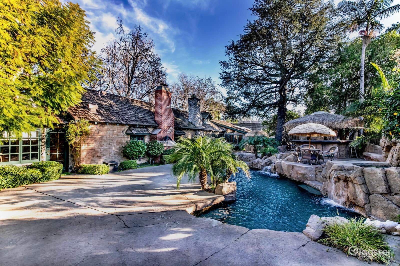 Salt water grotto, pool and jacuzzi  Photo 1