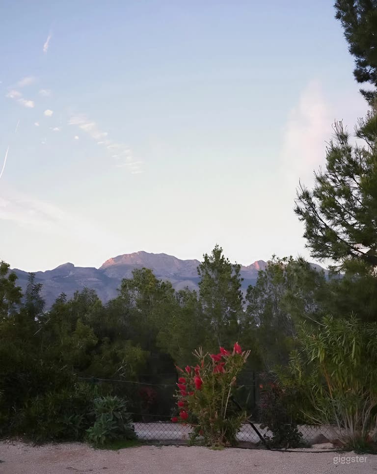  La Piscina — Terraza Escénica junto a la Piscina con Vistas a la Montaña 