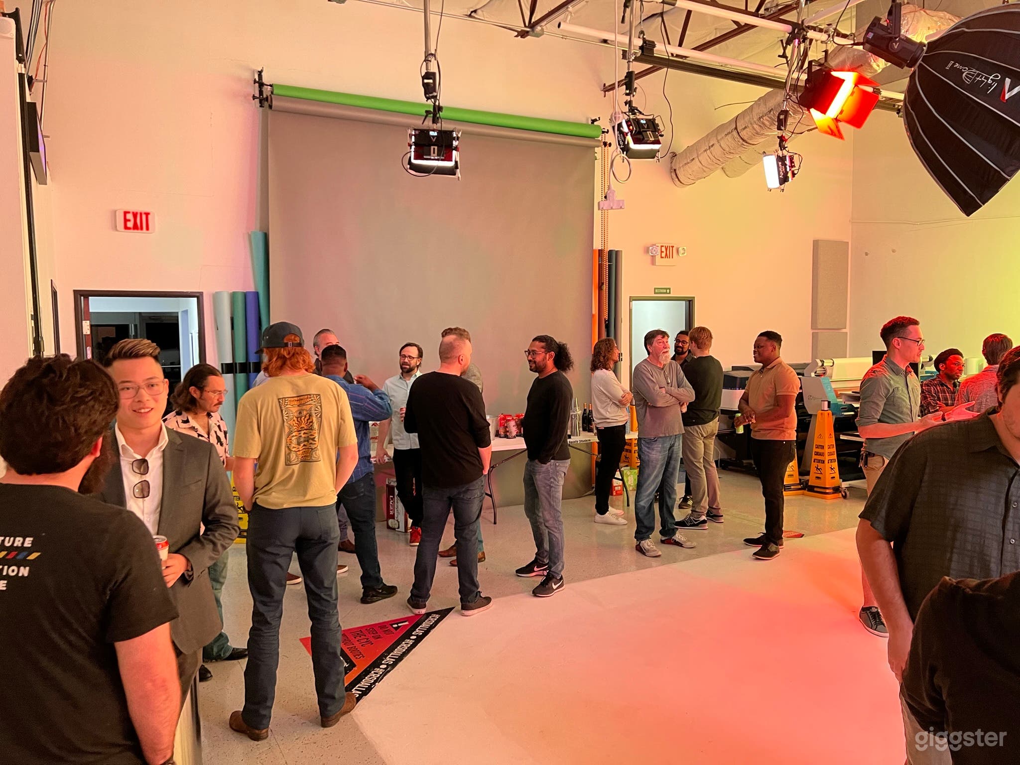 Dallas' cleanest photo &amp; video studio Photo 3