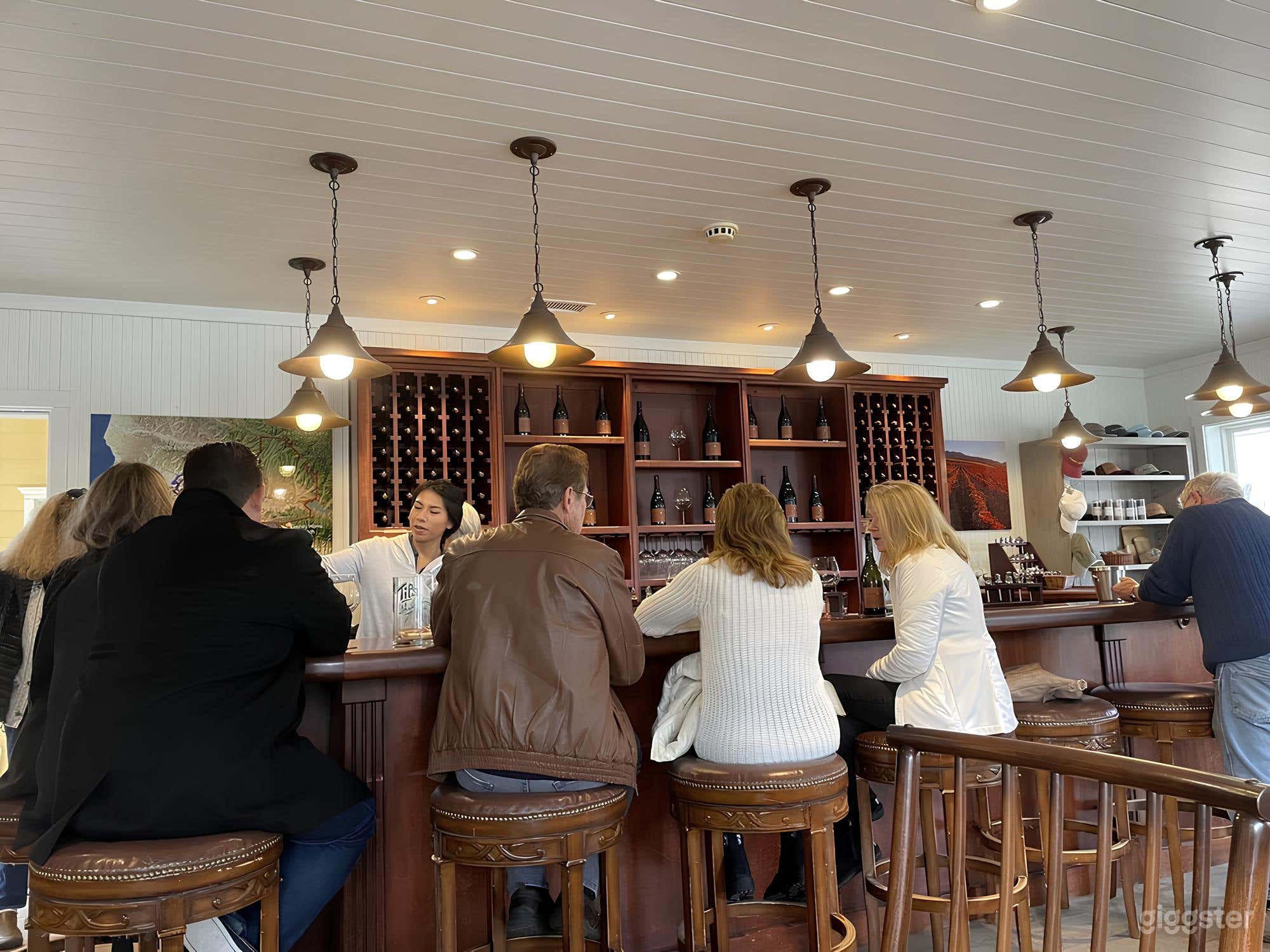 Vintage Tasting Room Photo 4