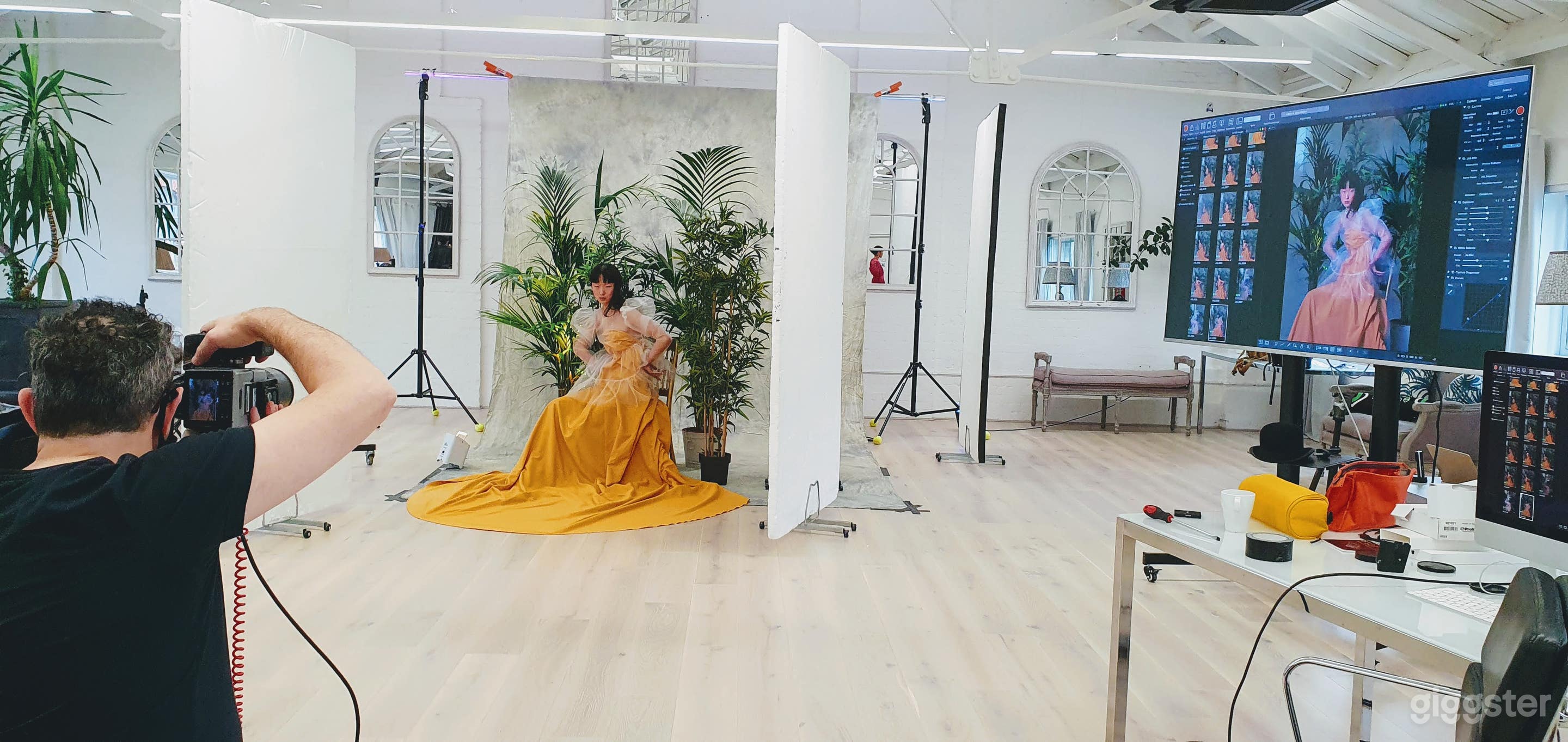 Spacious New White Loft Studio in London Photo 4