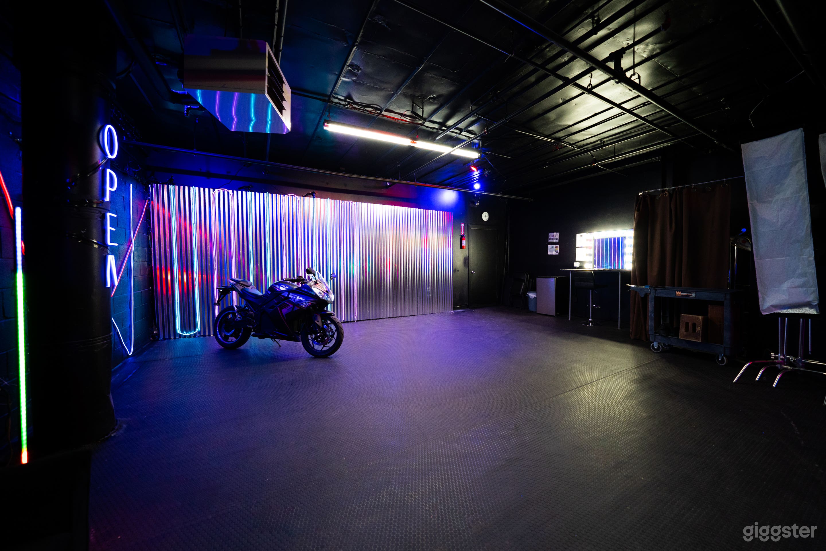 Neon Room for Photography Photo 2