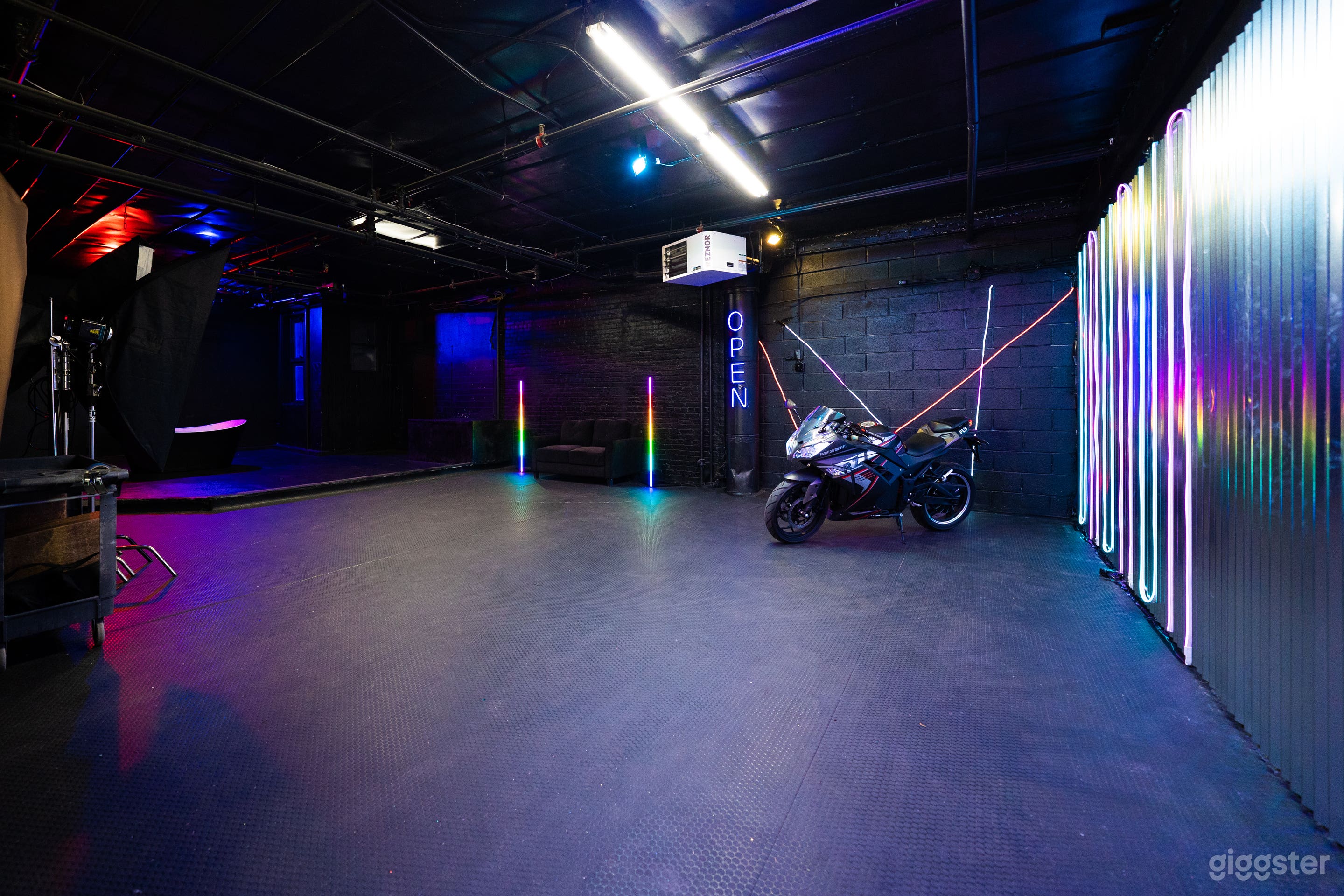 Neon Room for Photography Photo 4