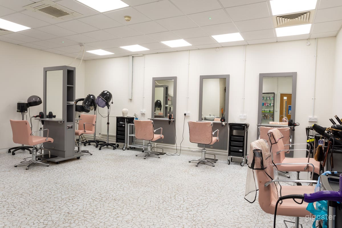 Hair &amp; Beauty Salon - Finsbury Park Photo 2