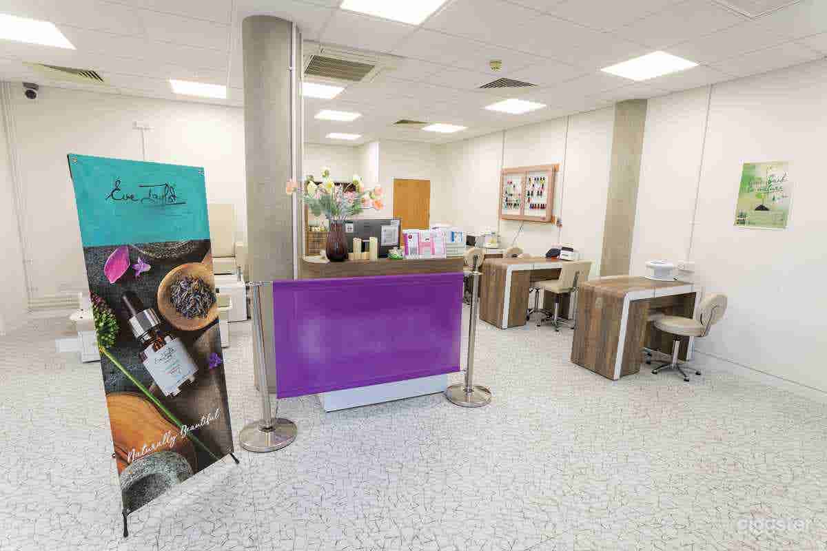 Hair &amp; Beauty Salon - Finsbury Park Photo 3