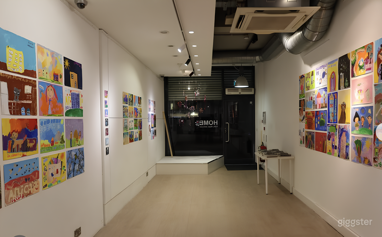  Premium Art Gallery with High Ceilings 