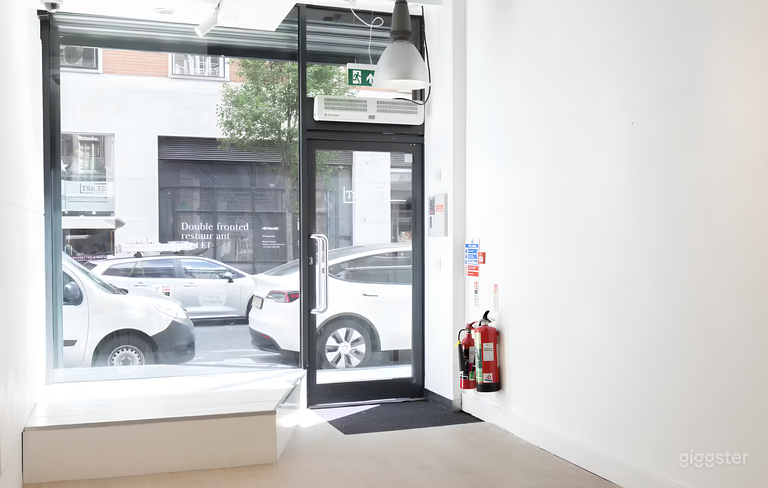  Premium Art Gallery with High Ceilings 