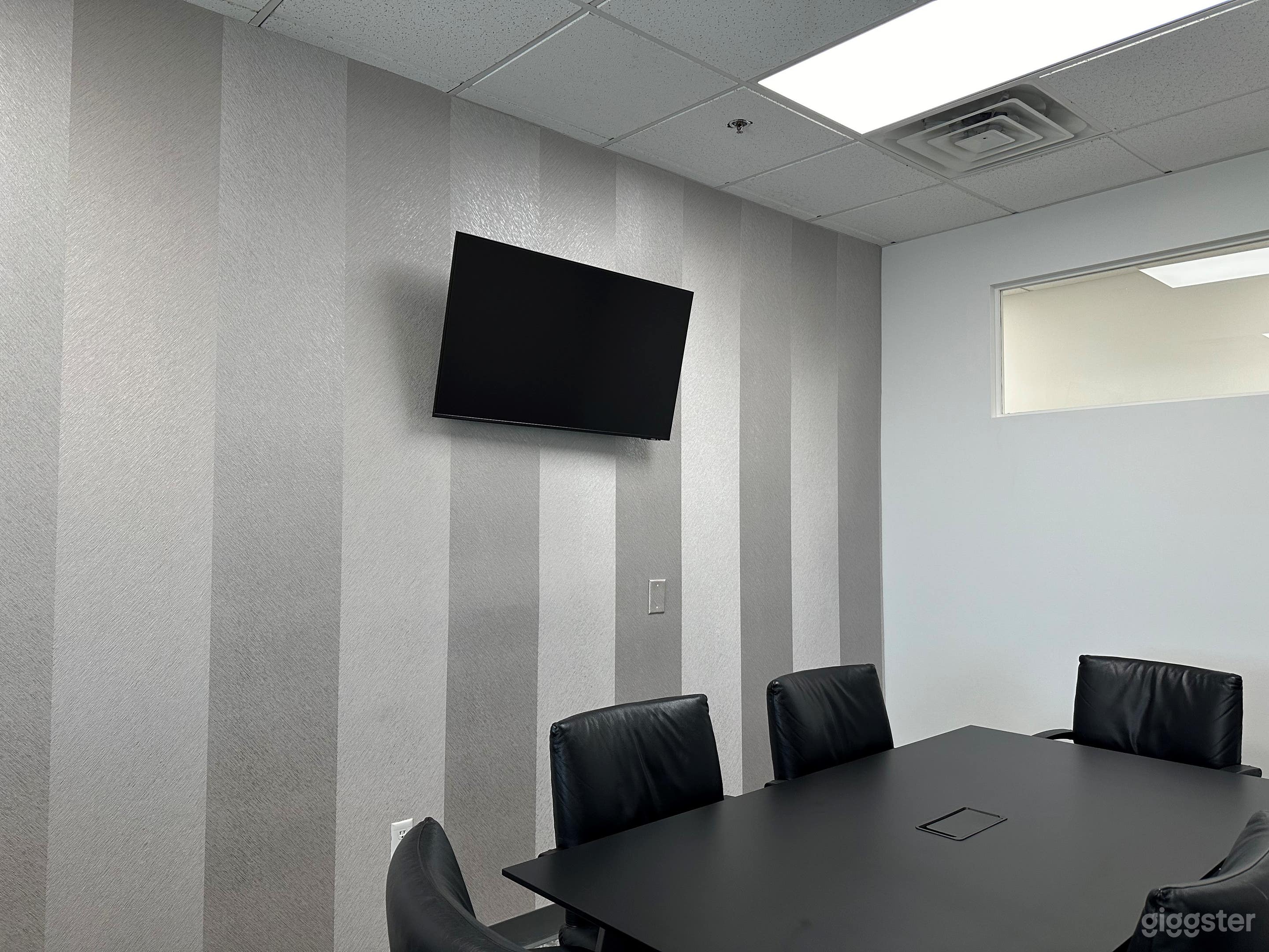 Comprehensive and flexible office space in Newtown Photo 3