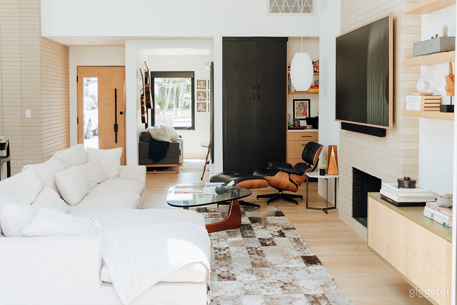 Modern Ranch Home with Natural Light Photo 3