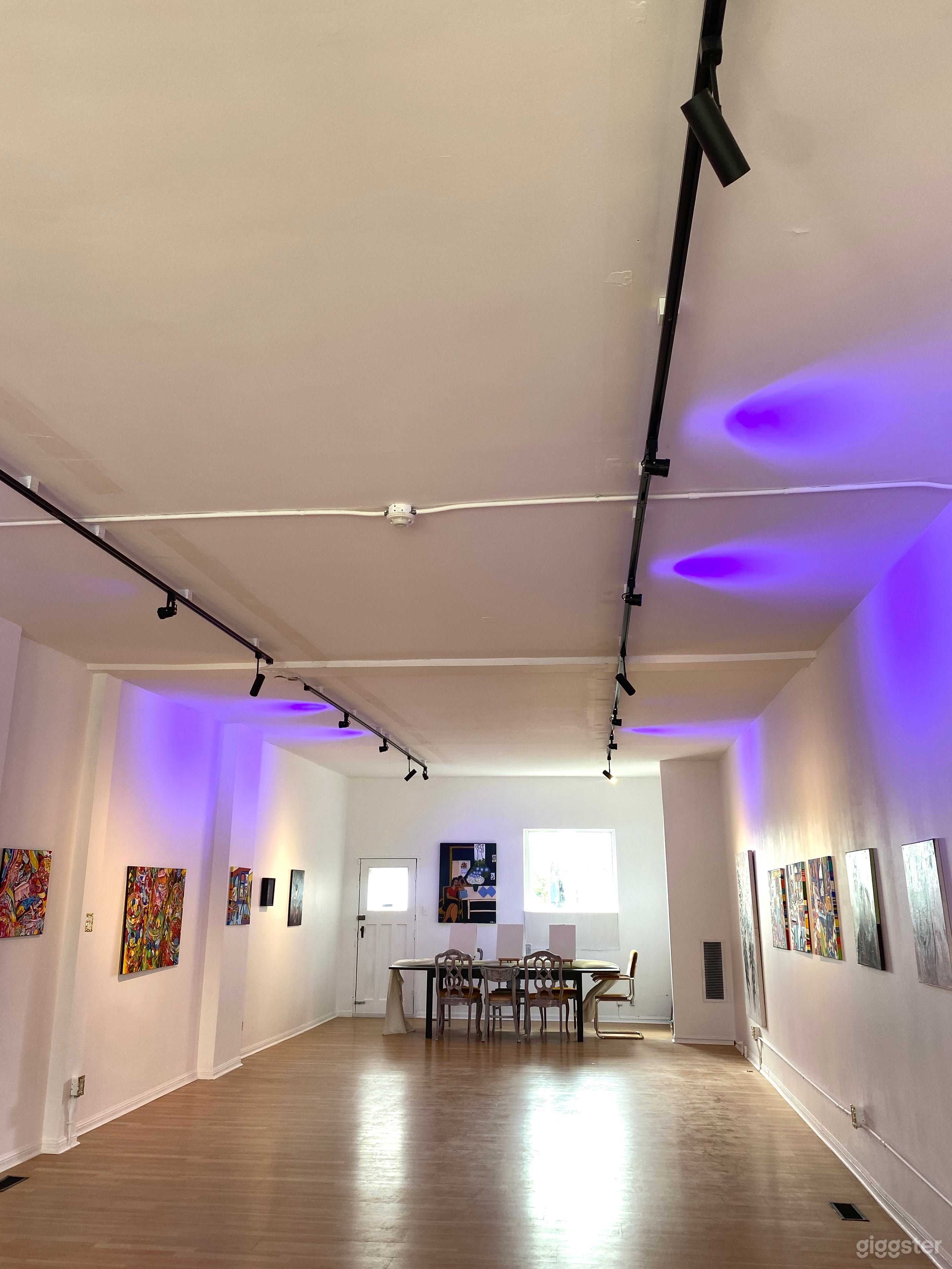 Colour changing track lights