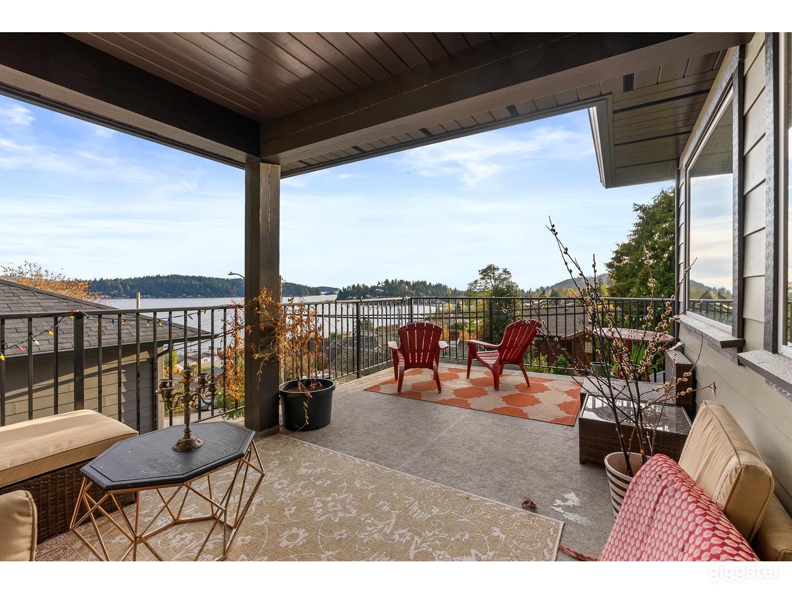 Modern House with a big balcony ocean view Photo 1