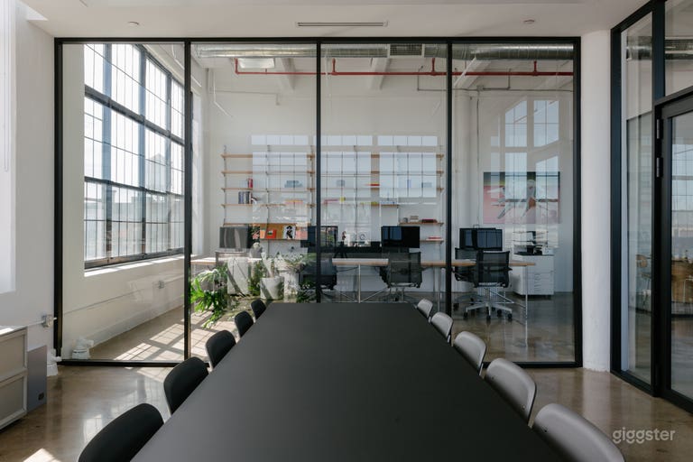  Sun-Drenched Creative Office Space 