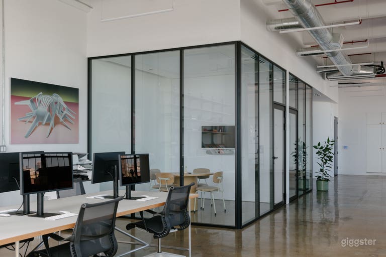  Sun-Drenched Creative Office Space 