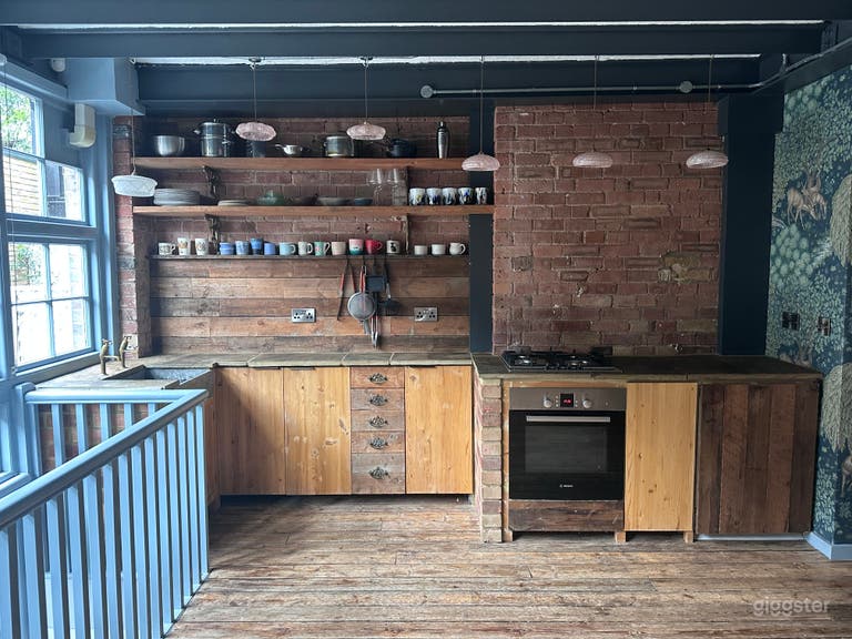  Quaint little kitchen 