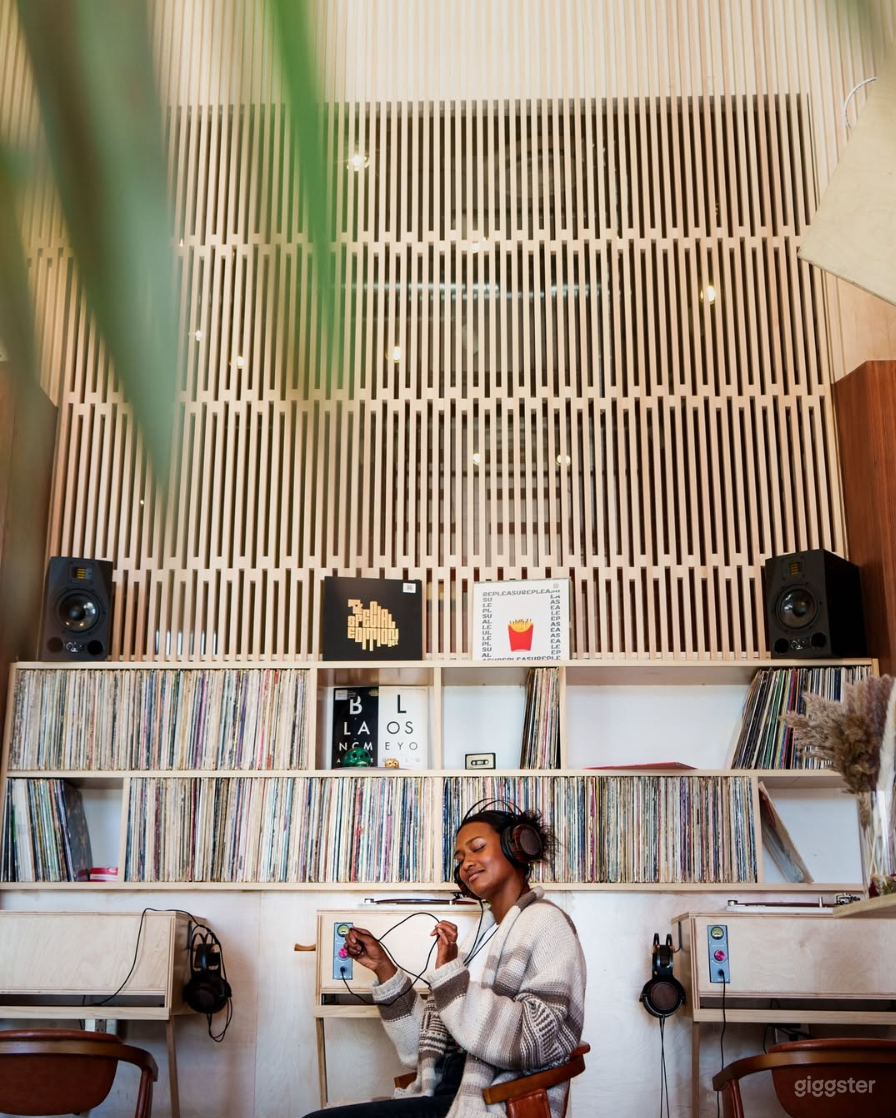 TRENDY MUSIC COFFEE SHOP ON MELROSE Photo 4