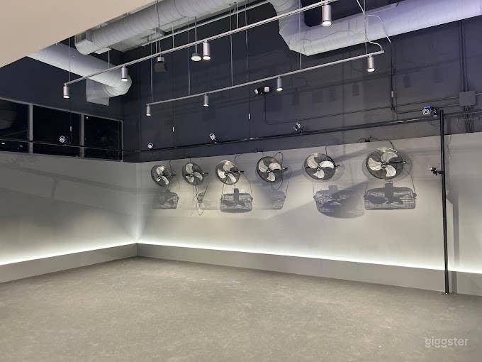 Modern &amp; Futuristic VR Space in Fort Worth Photo 2