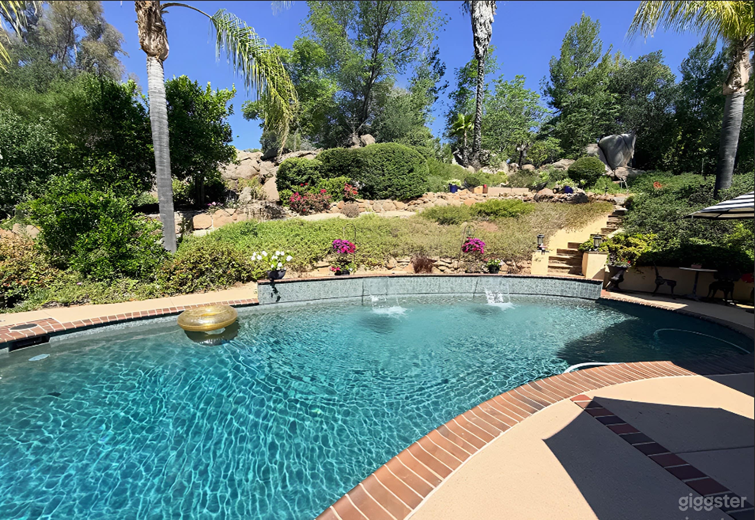 A Secluded, All-Natural Tropical Pool Oasis Photo 4