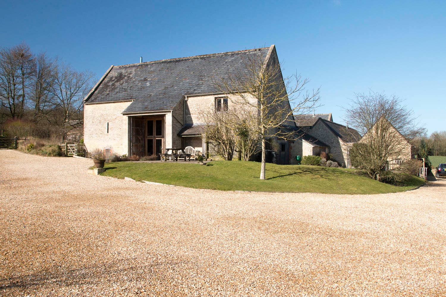 Enticing and Atmospheric Barn in Cheltenham Photo 1