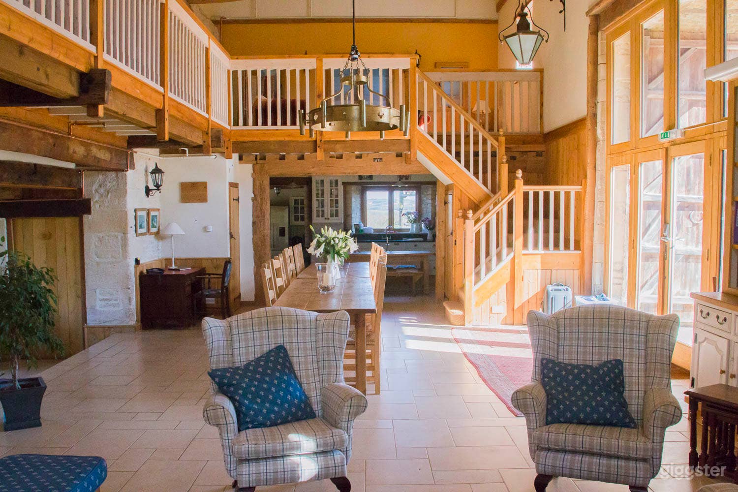 Enticing and Atmospheric Barn in Cheltenham Photo 2