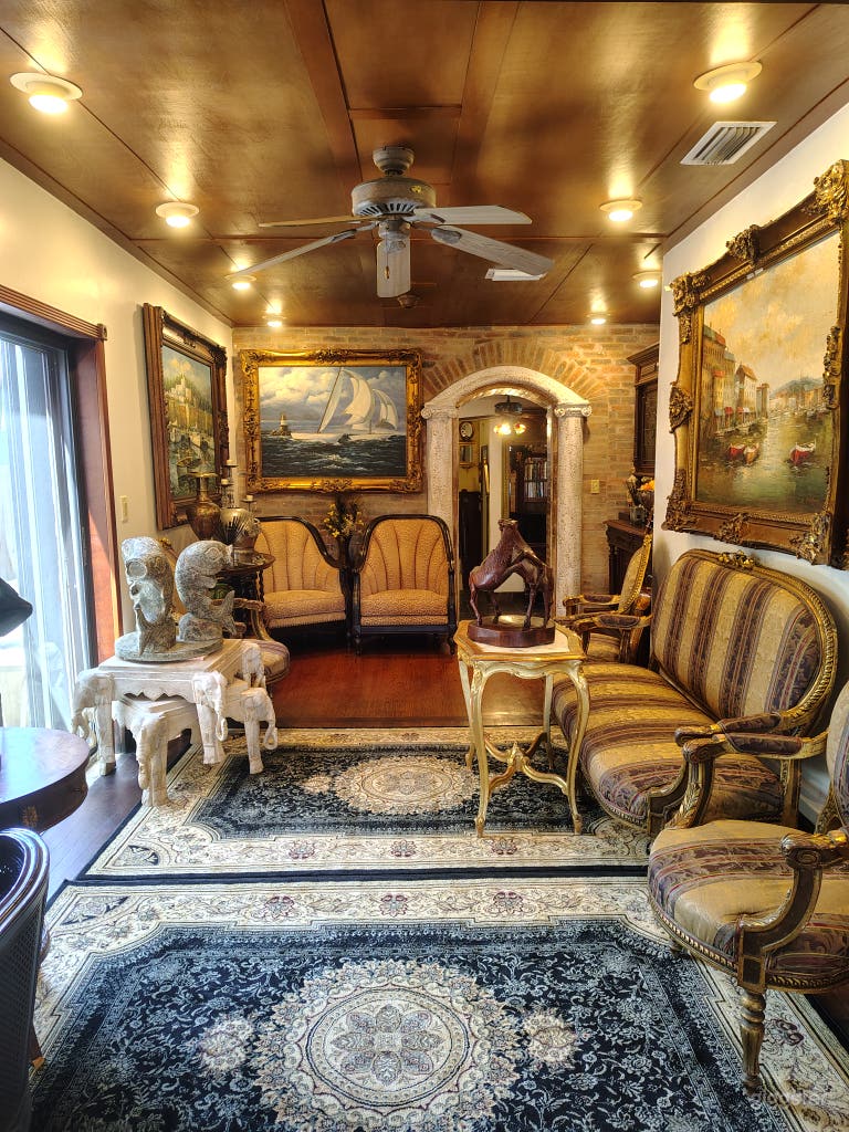  Miami Coconut Grove Mansion Decorate with Antiques 