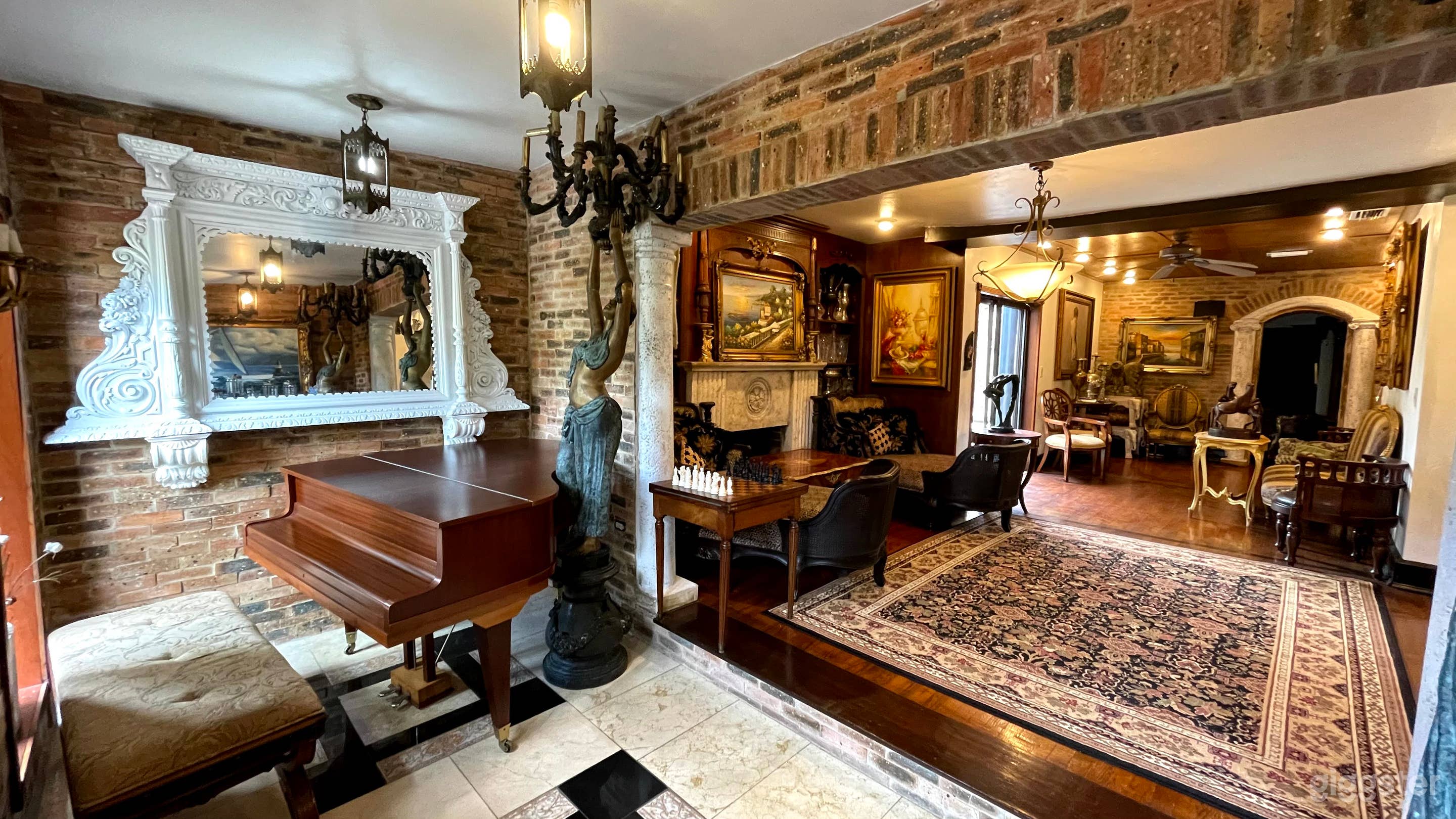 Miami Coconut Grove Mansion Decorate with Antiques Photo 1