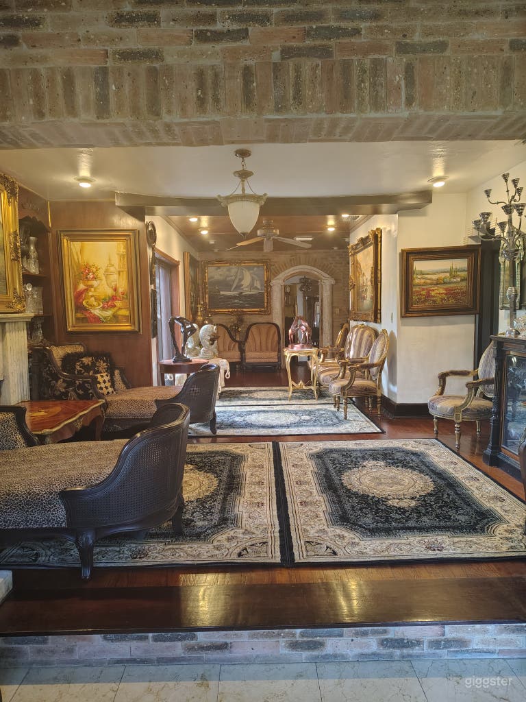  Miami Coconut Grove Mansion Decorate with Antiques 