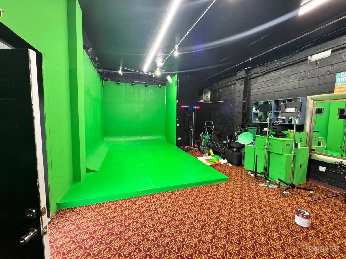 Film Production Studio with Professional Green Screen Photo 1