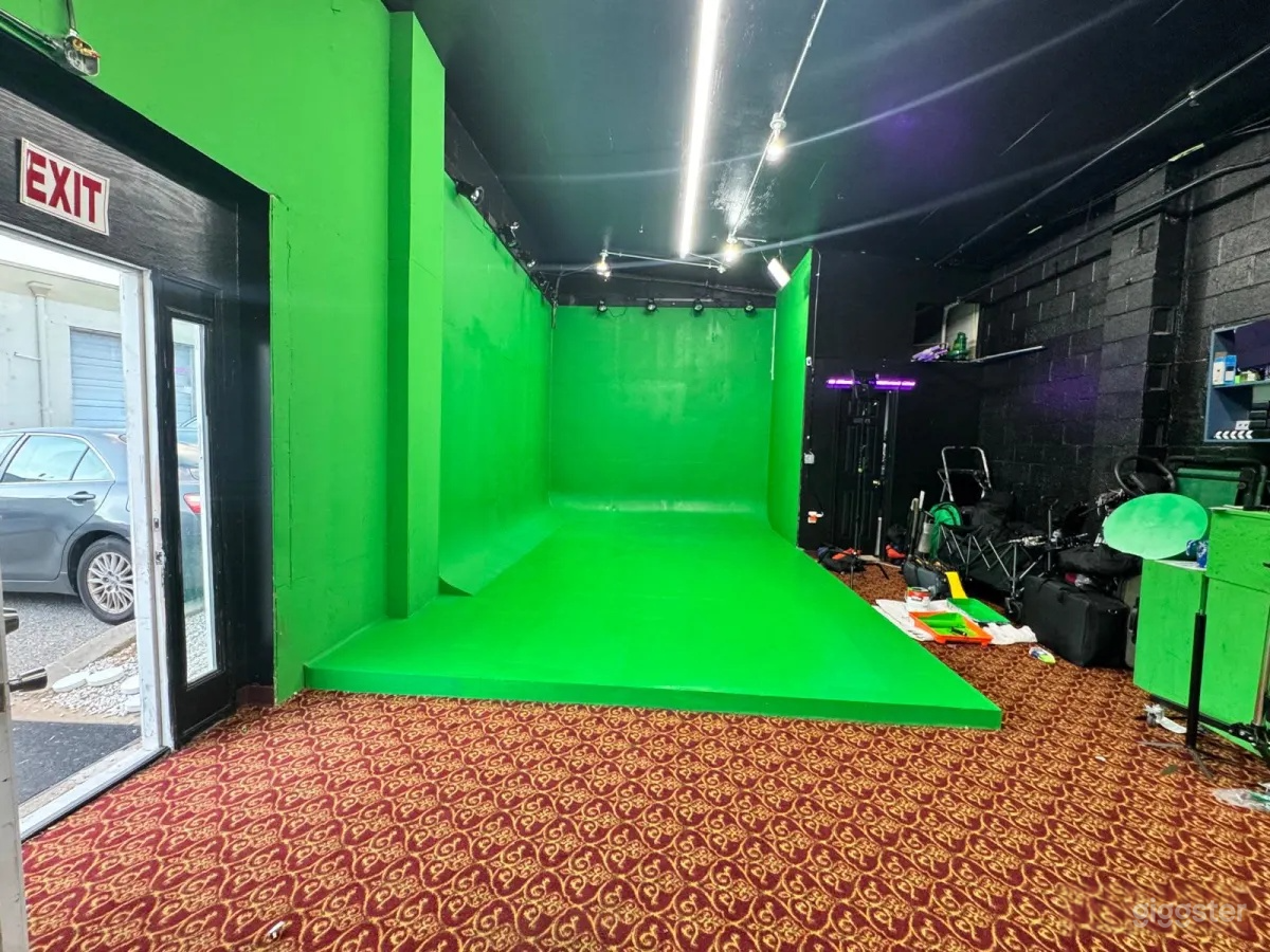 Film Production Studio with Professional Green Screen Photo 2