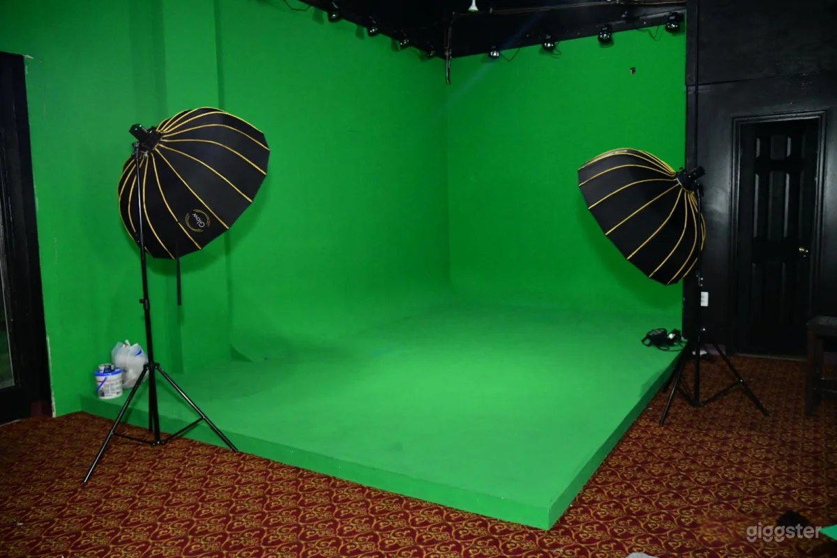 Film Production Studio with Professional Green Screen Photo 3