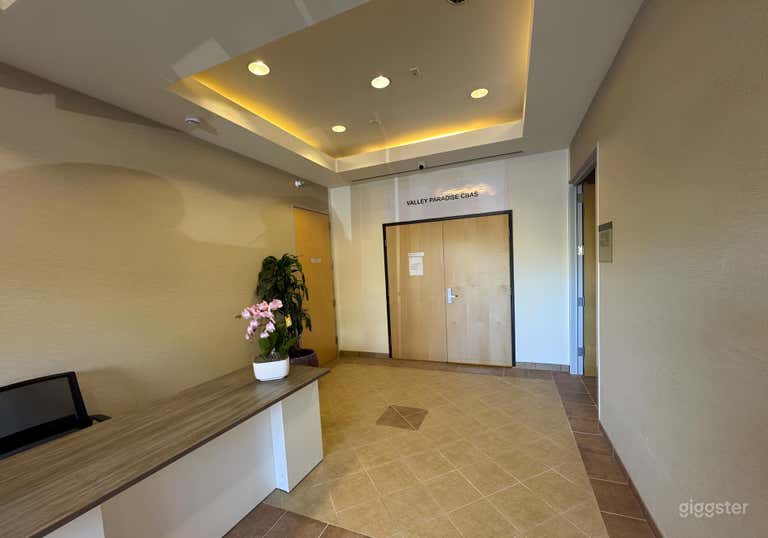  Functioning Lobby with Great Natural Light 