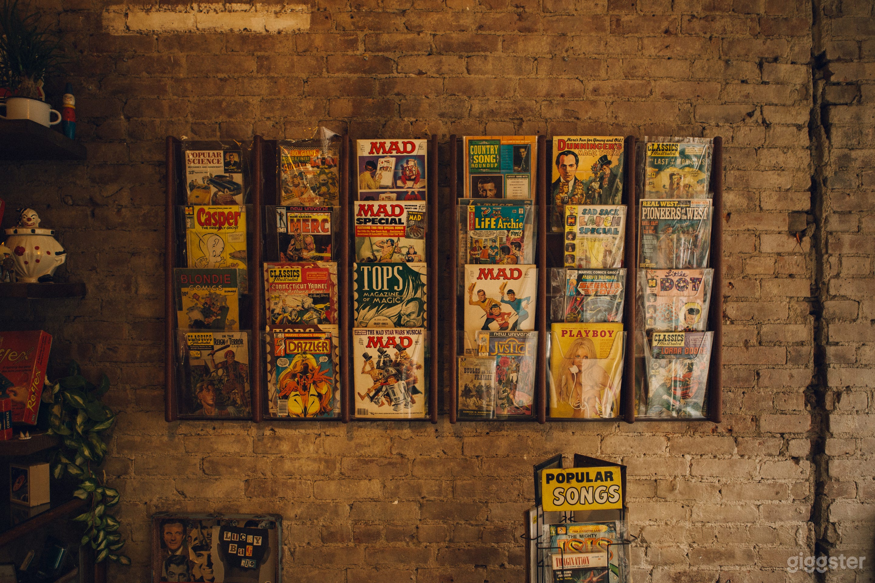 RETRO ANTIQUE STORE Photo 4