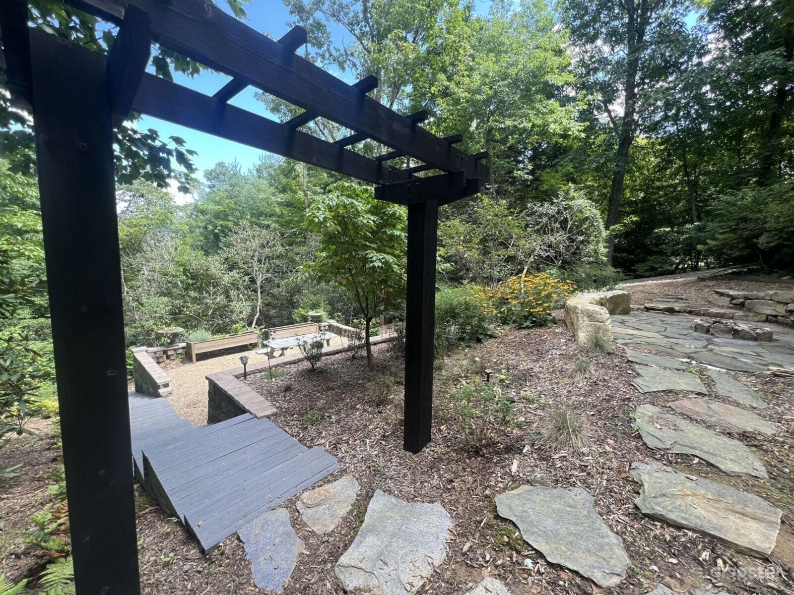 Charming Hilltop Backyard with Mountain Views Photo 2