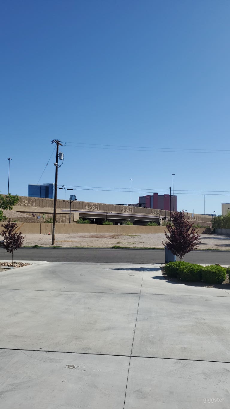  Pool Oasis By The Strip 