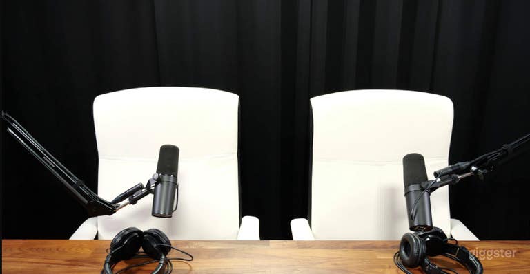  Burbank Podcast Studios - Pre-Lit, Audio Included 